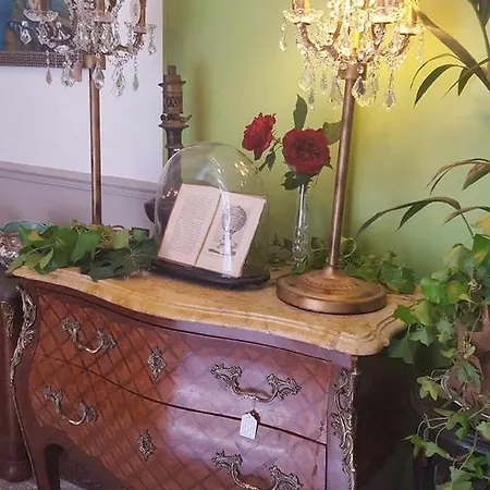 Au Jeu De Paume Bed & Breakfast 4*