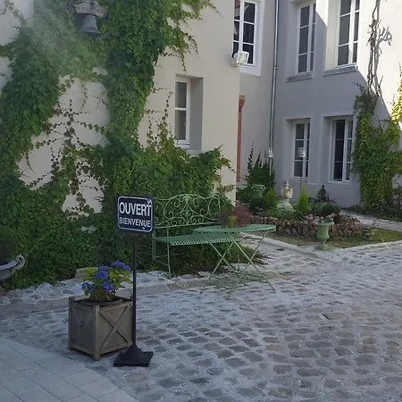 Au Jeu De Paume Bed and breakfast 4*