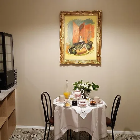 Au Jeu De Paume Frühstückspension Épernay