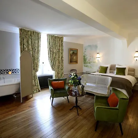 Au Jeu De Paume Bed and breakfast
