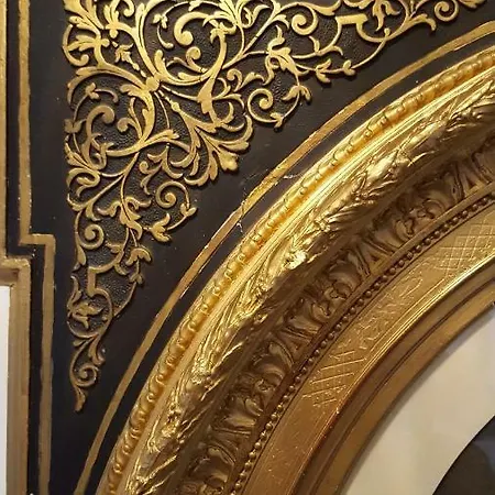 Au Jeu De Paume Bed & Breakfast