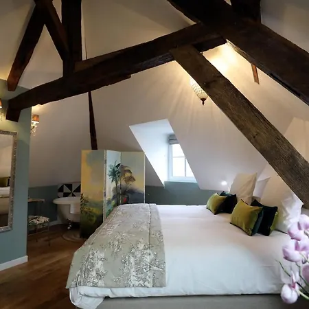 Au Jeu De Paume Bed & Breakfast