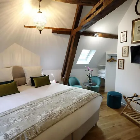 Au Jeu De Paume Bed & Breakfast 4*