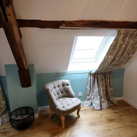 Au Jeu De Paume Bed & Breakfast