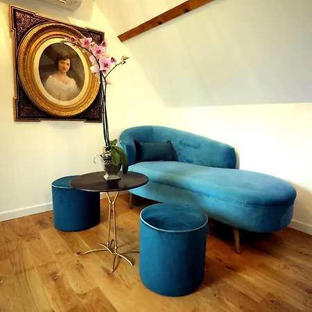 Au Jeu De Paume Bed & Breakfast 4*