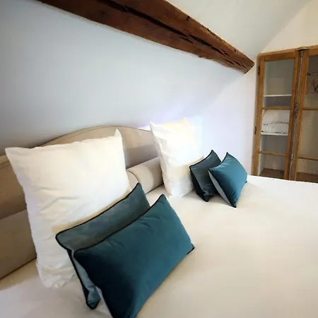 Au Jeu De Paume Bed & Breakfast 4*