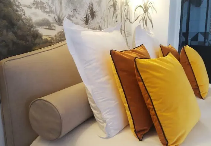 Au Jeu De Paume Эперне