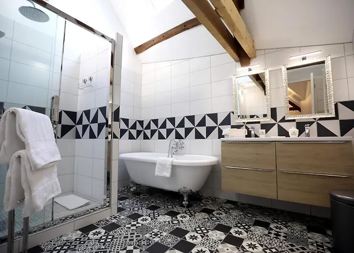 Bed & Breakfast Au Jeu De Paume 4*