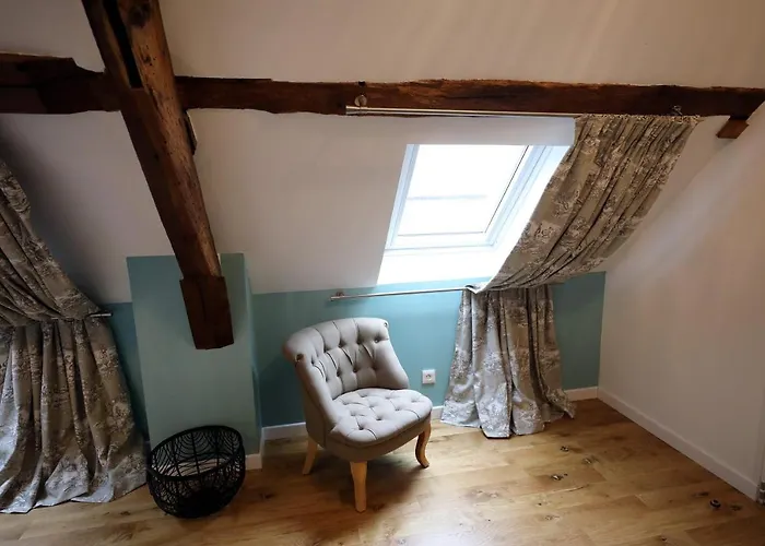 Au Jeu De Paume Bed & Breakfast